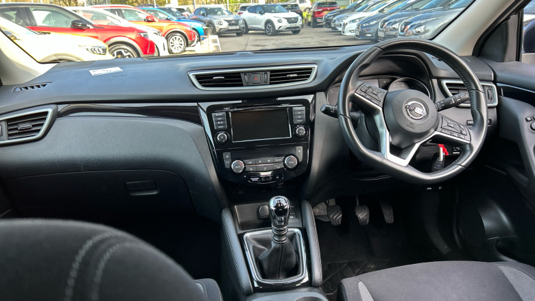 Nissan Qashqai 1.3 DiG-T Acenta Premium 5dr Petrol Hatchback